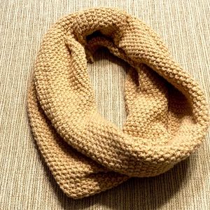 scarf 15x13.5 square shape size OS pre owned see pictures for more details.